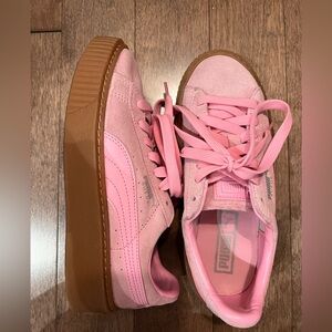 Puma Suede Platform Prism Pink Gum Ribbed Sole Shoes Jr size 5